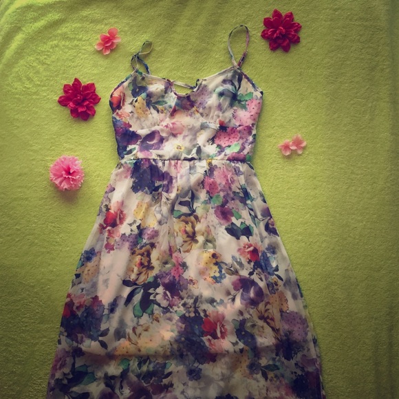 ❌SOLD ON Ⓜ️❌Beautiful floral maxi dress!