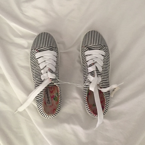 Platform sneakers