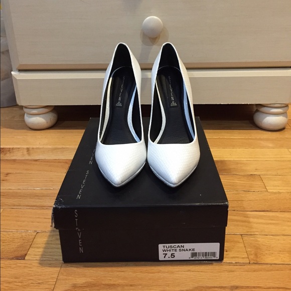 STEVEN BY STEVE MADDEN TUSCAN WHITE PUMPS