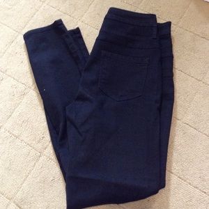Black high waisted jeans.