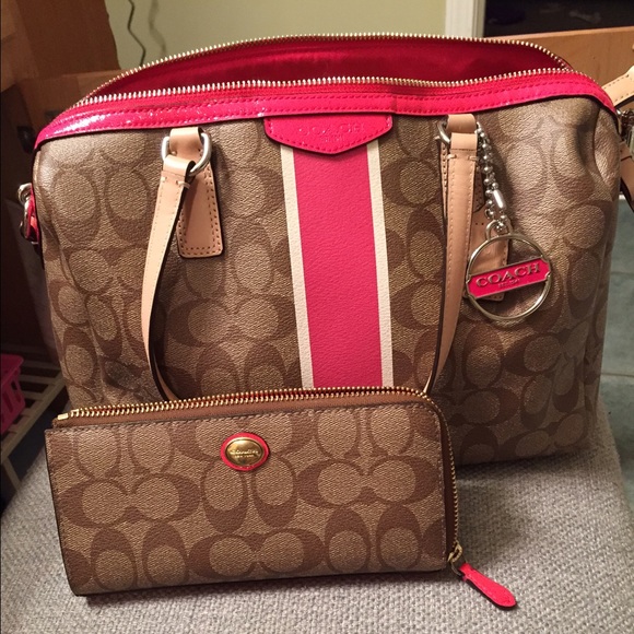 Coach Handbags - 💋SOLD ON DIFF SITE.💋 wallet avail on sep post