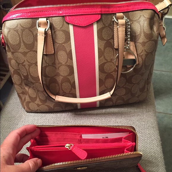 💋SOLD ON DIFF SITE.💋 wallet avail on sep post - Picture 2 of 2