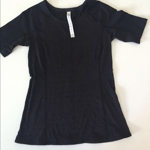 NWT Lululemon RUN: Turn it up tee sz 4