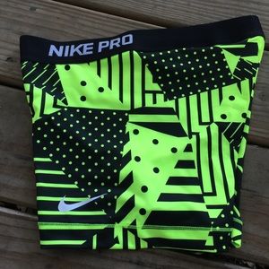 NWT Nike Pro 3" compression shorts size Medium