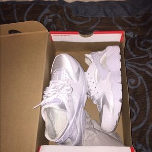 Nike huarache all white