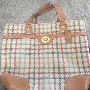 Tweed pattern purse. Medium size.