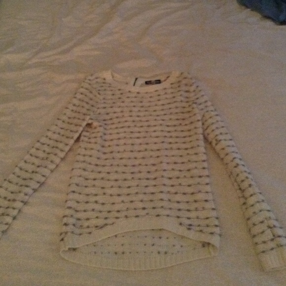 White and gray sweater