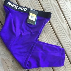 NWT Nike capri compression pants size SMALL
