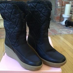 Juicy Couture Snowflake snow boot