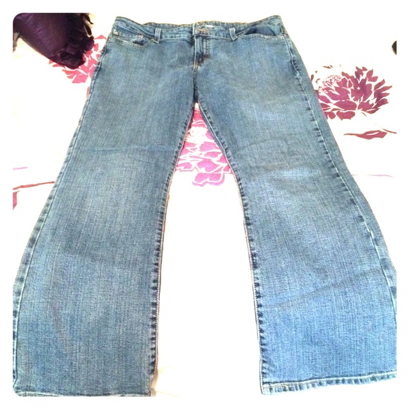 L E V I S