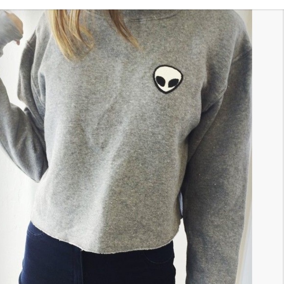Brandy❤️Melville//Nancy alien cropped crewneck