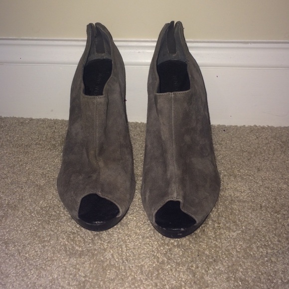 7 1/2 Nine West Grey Heels