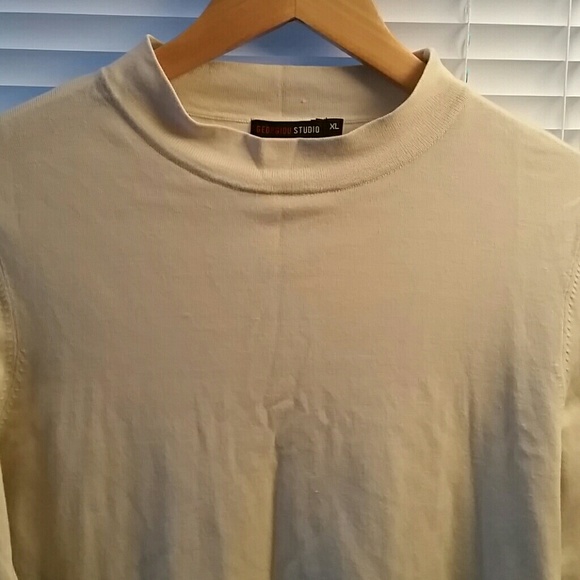 Top - Picture 2 of 2