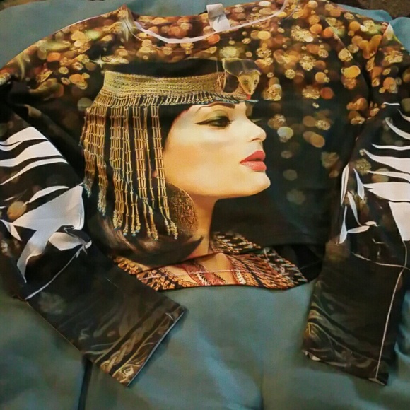 Trendy Egyptian Print?Long sleeve cropped Top
