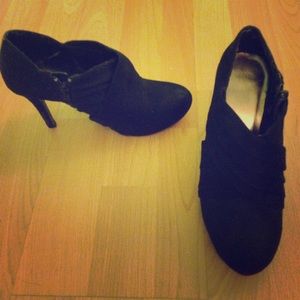 Worn only a few times. Great condition!