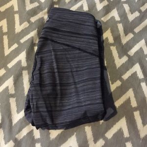Grey striped crop running legging from lulu lemon