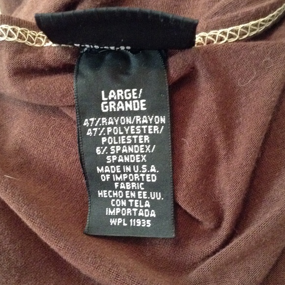 SOLD ⭐️ Cute embellished top - Picture 3 of 4