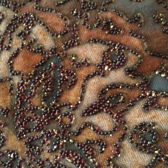 SOLD ⭐️ Cute embellished top - Picture 4 of 4