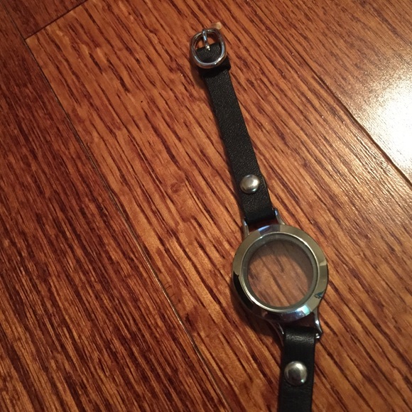BLACK GENUINE LEATHER WRAP BRACELET