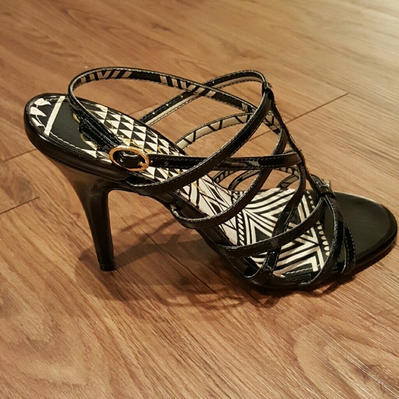 Jessica Simpson Sandal - Picture 2 of 4