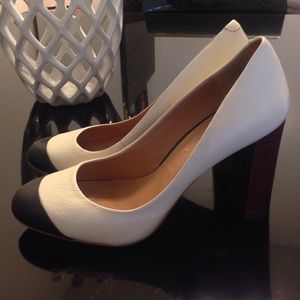 Color block black & white pumps with stacked heel