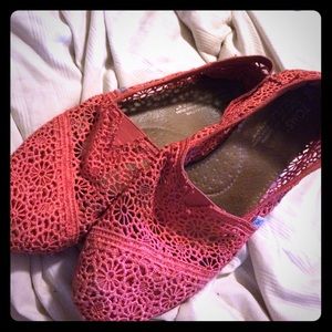 Toms Coral Crochet Sz 8