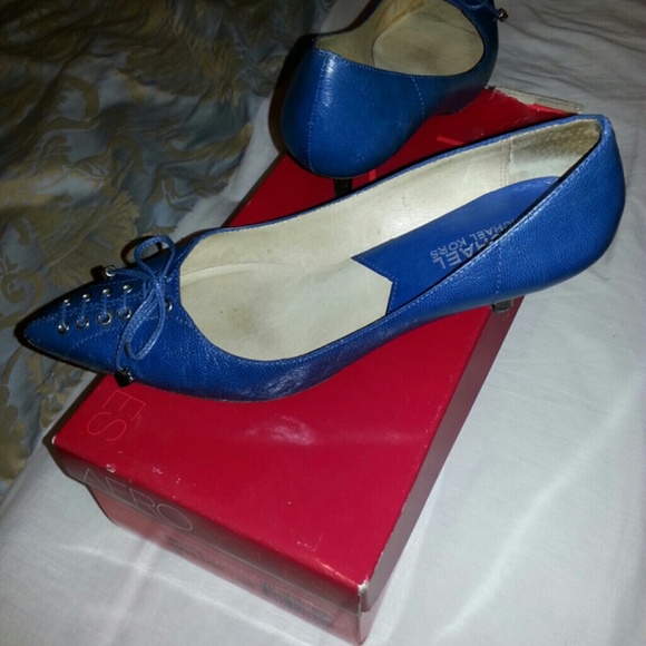 Shoes - Picture 2 of 4