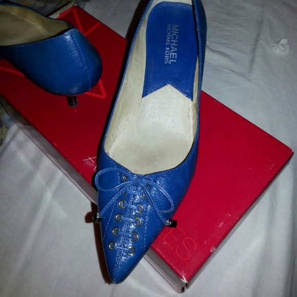 Shoes - Picture 3 of 4