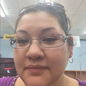 Meet your Posher, Elisa