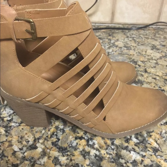 Guess Ankle Boots - Picture 2 of 4