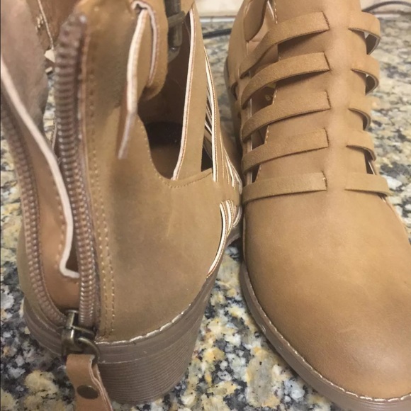 Guess Ankle Boots - Picture 3 of 4