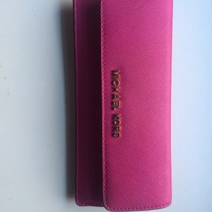 Michael kors wallet w/ authentication #