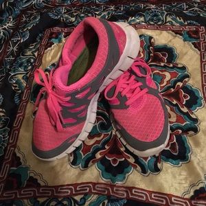 REPOSH: Nike Freeruns