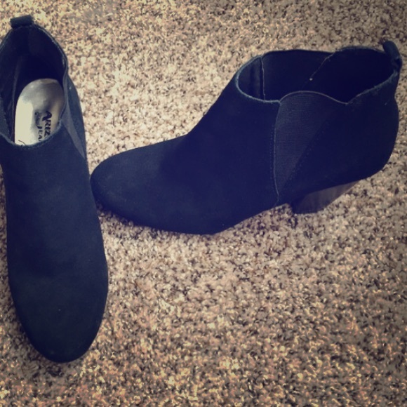 Black bootie heal suede