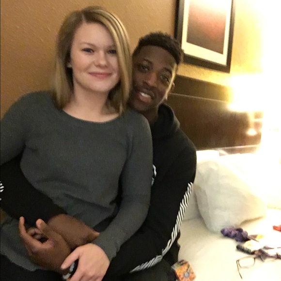 Meet your Posher, Aubree - Picture 1 of 1