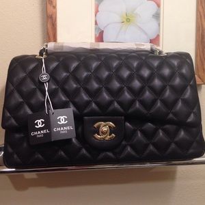 Black jumbo chain bag