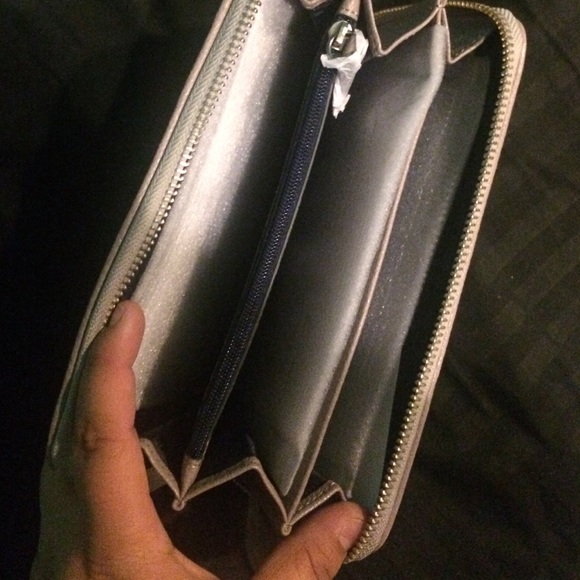 Juicy Couture Wallet 💜💜💜 - Picture 3 of 4