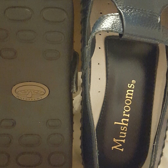 NWOT Mushrooms flats - Picture 2 of 4