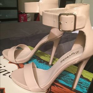 Zigi Soho Nude Sandal. Worn once. Excellent Cond.