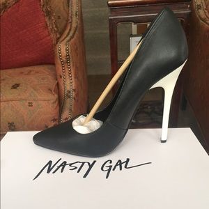 NastyGal never worn color block pump. Super sexy!