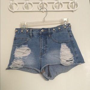 Jean booty shorts