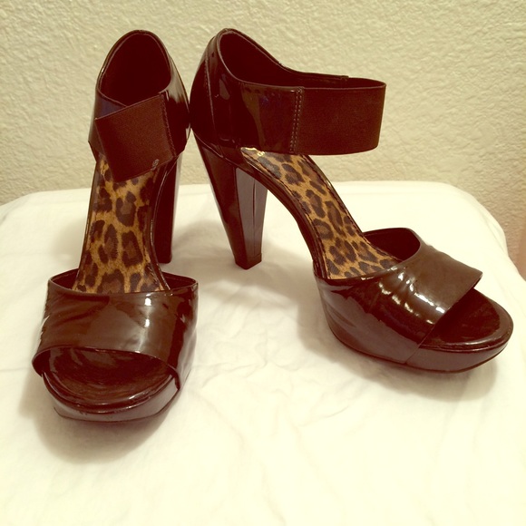 Gianni Bini Chocolate Pumps