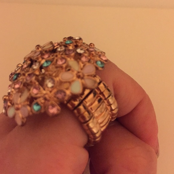 Flower statement ring - Picture 2 of 2