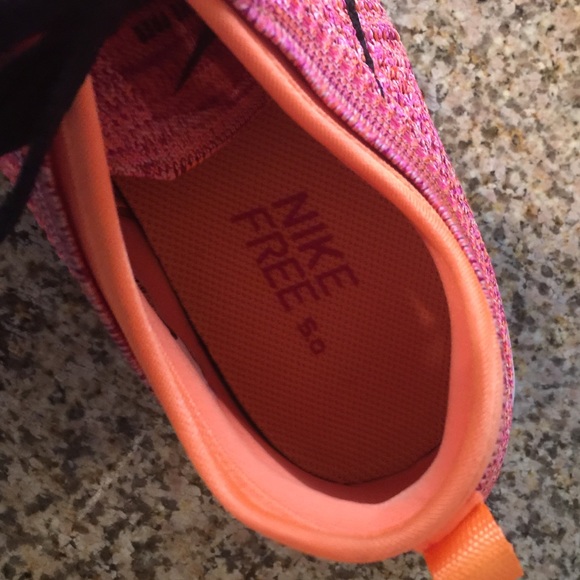 Bright pink Nike Fly knit Frees 5.0 - Picture 3 of 4