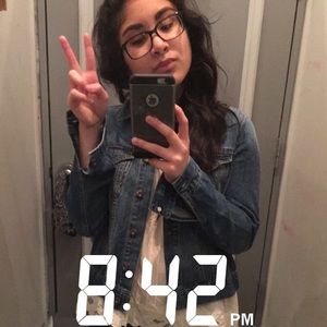 Meet your Posher, Alexia