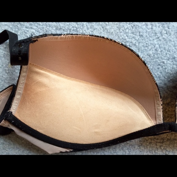 ❌SOLD❌Victoria's Secret Push Up Bra - Picture 4 of 4