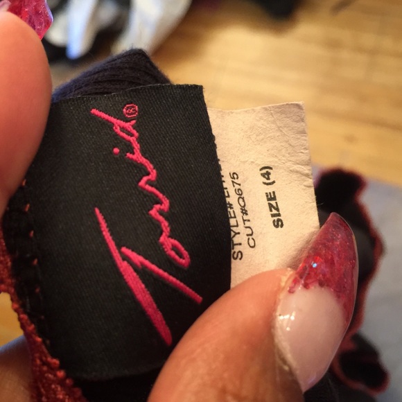 Black and red tank (1) - Picture 3 of 4