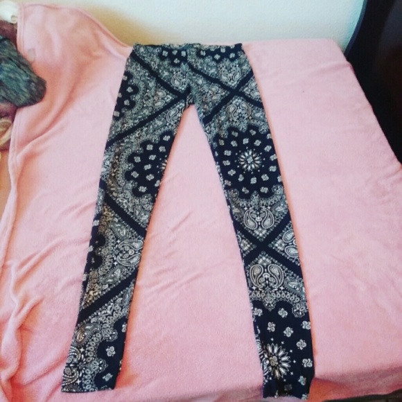 Black bandana print leggings