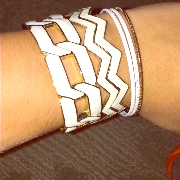 Bracelet bundle!!!! - Picture 1 of 4