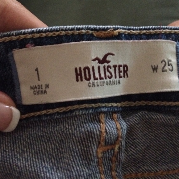 Hollister denim knee length shorts NWOT - Picture 2 of 2